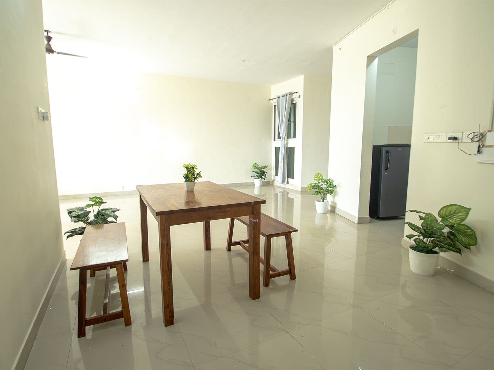 Dining and common area at Zolo Mayfield